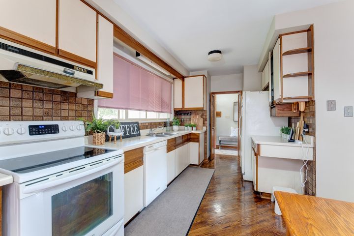 dscf7022 at 54 Ravenscroft Circle, Bayview Village, Toronto dscf7022 at 54 Ravenscroft Circle, Bayview Village, Toronto