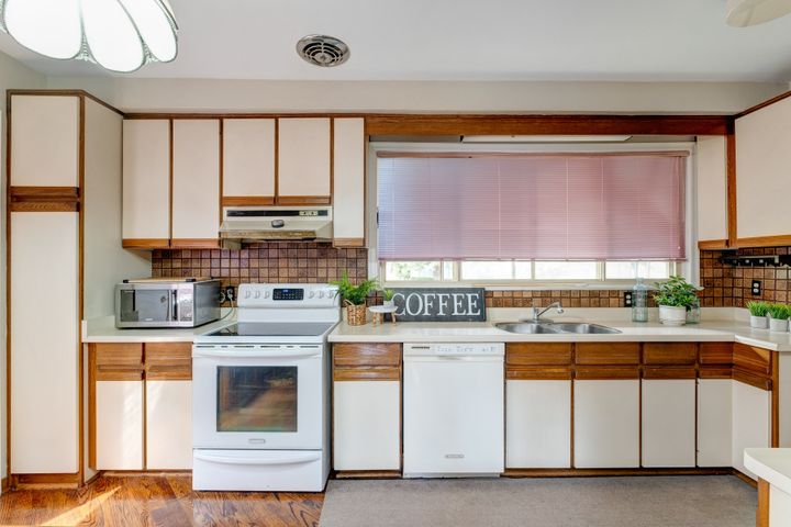 dscf7027 at 54 Ravenscroft Circle, Bayview Village, Toronto dscf7027 at 54 Ravenscroft Circle, Bayview Village, Toronto