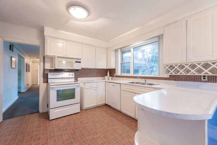 024-highres_024 at 139 Citation Drive, Bayview Village, Toronto 024-highres_024 at 139 Citation Drive, Bayview Village, Toronto