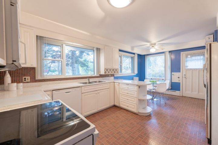 025-highres_025-2 at 139 Citation Drive, Bayview Village, Toronto 025-highres_025-2 at 139 Citation Drive, Bayview Village, Toronto