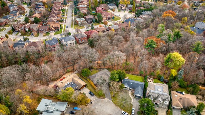 img-2 at 139 Citation Drive, Bayview Village, Toronto img-2 at 139 Citation Drive, Bayview Village, Toronto