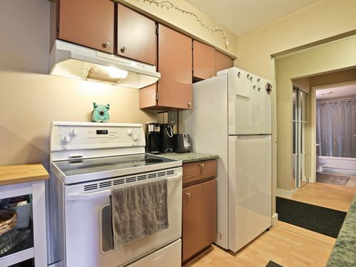 9847-manchester-drive-cariboo-burnaby-north-10 at 327 - 9847 Manchester Drive, Cariboo, Burnaby North 9847-manchester-drive-cariboo-burnaby-north-10 at 327 - 9847 Manchester Drive, Cariboo, Burnaby North