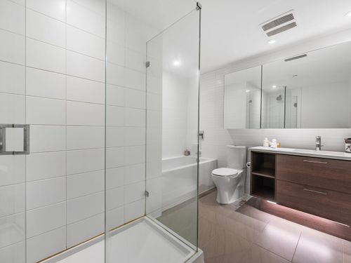 8538-river-district-crossing-unit-907-vancouver-bc-v5s-0c9-canada-013-014-bathroom-mls_size at 907 - 8538 River District Crossing, South Marine, Vancouver East
