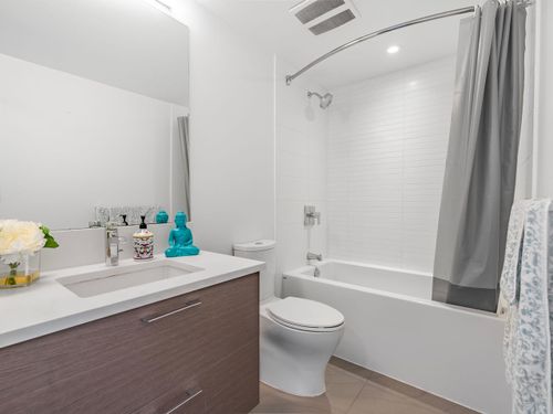 8538-river-district-crossing-unit-907-vancouver-bc-v5s-0c9-canada-014-006-bathroom-mls_size at 907 - 8538 River District Crossing, South Marine, Vancouver East
