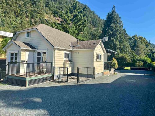 562-lillooet-avenue-harrison-hot-springs-harrison-lake-02 at 562 Lillooet Avenue, Harrison Hot Springs, Harrison Lake