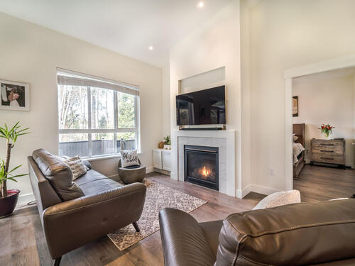 7979-152-st-surrey-bc-v3s-004-011-living-room-mls_size at 23 - 7979 152 Street, Fleetwood Tynehead, Surrey
