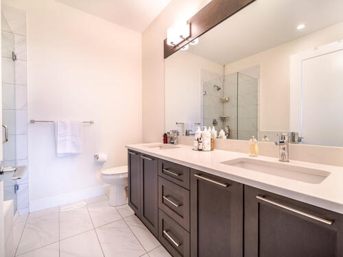 7979-152-st-surrey-bc-v3s-018-013-bathroom-mls_size at 23 - 7979 152 Street, Fleetwood Tynehead, Surrey 7979-152-st-surrey-bc-v3s-018-013-bathroom-mls_size at 23 - 7979 152 Street, Fleetwood Tynehead, Surrey
