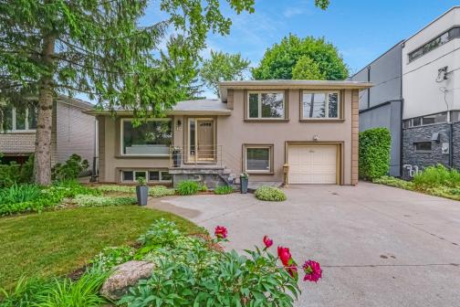 16 Revcoe Drive, Newtonbrook East, Toronto photo number 2