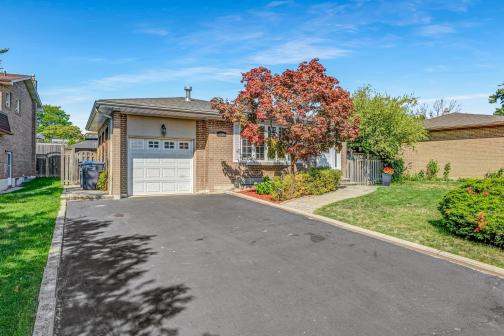 1256 Tyneburn Crescent, Applewood, Mississauga photo number 2