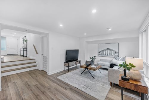 67-poplar-crescent-aurora-web-mls-18 at 6 - 67 Poplar Crescent, Aurora