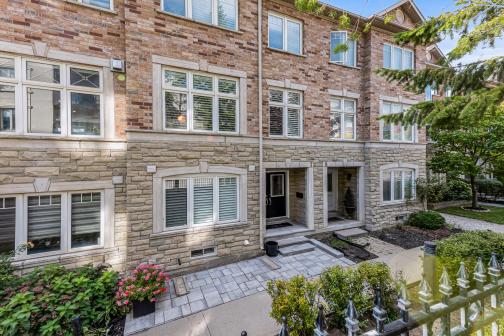 7 Chimes Lane, Stonegate-Queensway, Toronto photo number 2