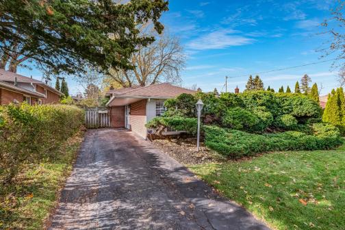 38 Lochleven Drive, Scarborough Village, Toronto photo number 2