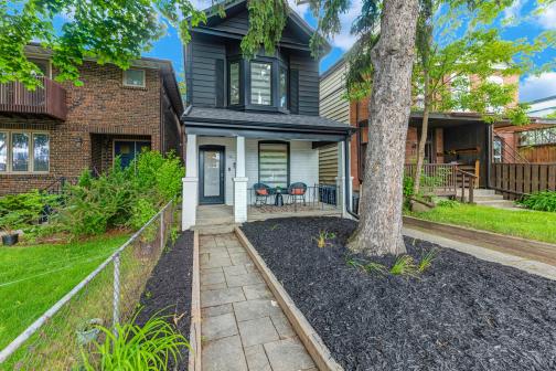 16 Essex Street, Dovercourt-Wallace Emerson-Junction, Toronto photo number 2