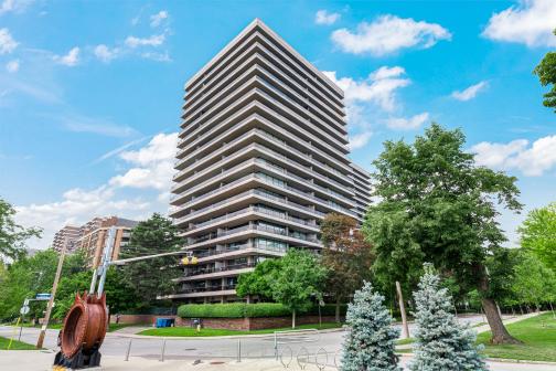 704/705 - 10 Avoca Avenue, Rosedale-Moore Park, Toronto photo number 2
