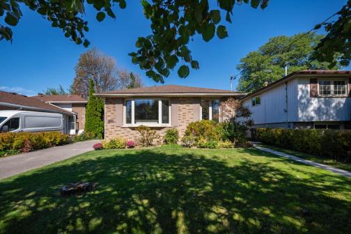 46 Manorglen Crescent, Agincourt South-Malvern West, Toronto photo number 2