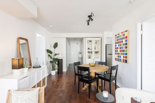 013-1920x1080-photo at 805 - 225 Merton Street, Mount Pleasant West, Toronto