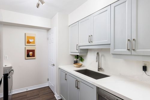 017-1920x1080-photo at 805 - 225 Merton Street, Mount Pleasant West, Toronto