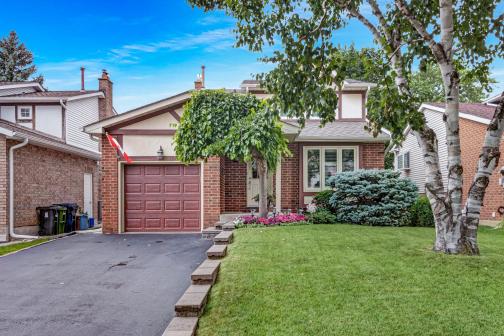 219 Goldhawk Trail, Milliken, Toronto photo number 2