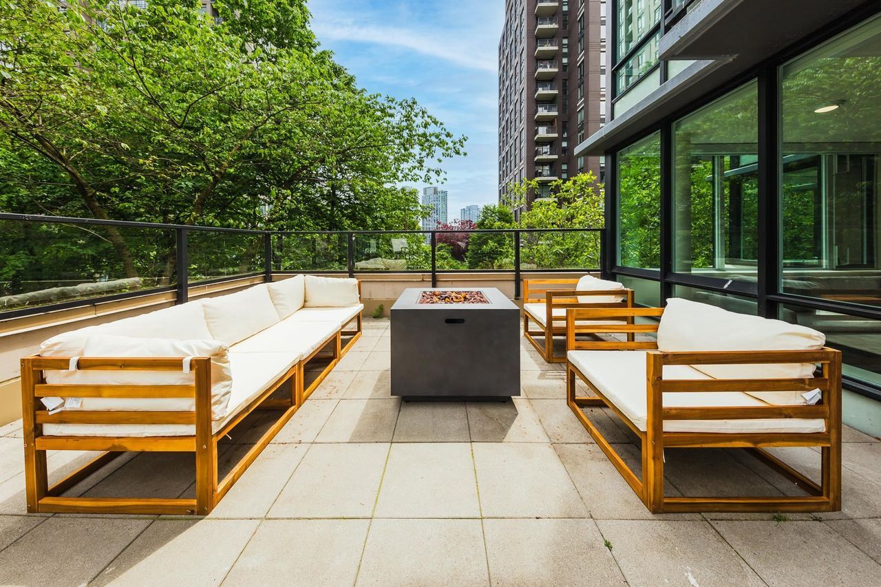 313 - 1088 Richards Street, Yaletown, Vancouver West  by Seadon & Associates 313 - 1088 Richards Street, Yaletown, Vancouver West