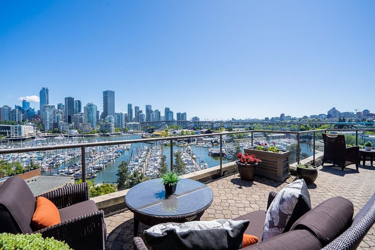 811 - 1450 Pennyfarthing Drive, False Creek, Vancouver West  by Seadon & Associates 811 - 1450 Pennyfarthing Drive, False Creek, Vancouver West