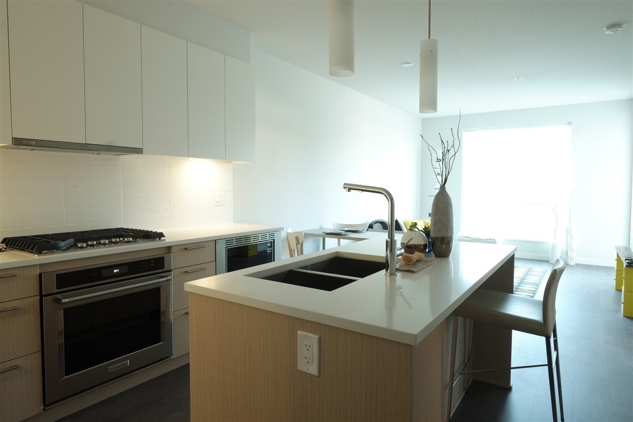 10 at 210 - 625 E 3rd Street, Lower Lonsdale, North Vancouver 10 at 210 - 625 E 3rd Street, Lower Lonsdale, North Vancouver