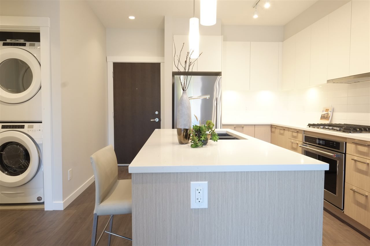 13 at 210 - 625 E 3rd Street, Lower Lonsdale, North Vancouver 13 at 210 - 625 E 3rd Street, Lower Lonsdale, North Vancouver