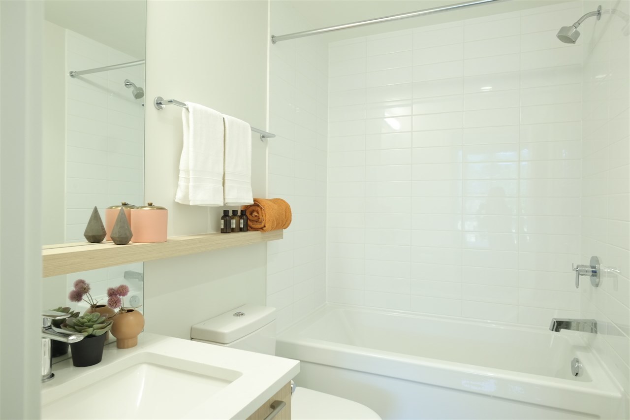 14 at 210 - 625 E 3rd Street, Lower Lonsdale, North Vancouver 14 at 210 - 625 E 3rd Street, Lower Lonsdale, North Vancouver