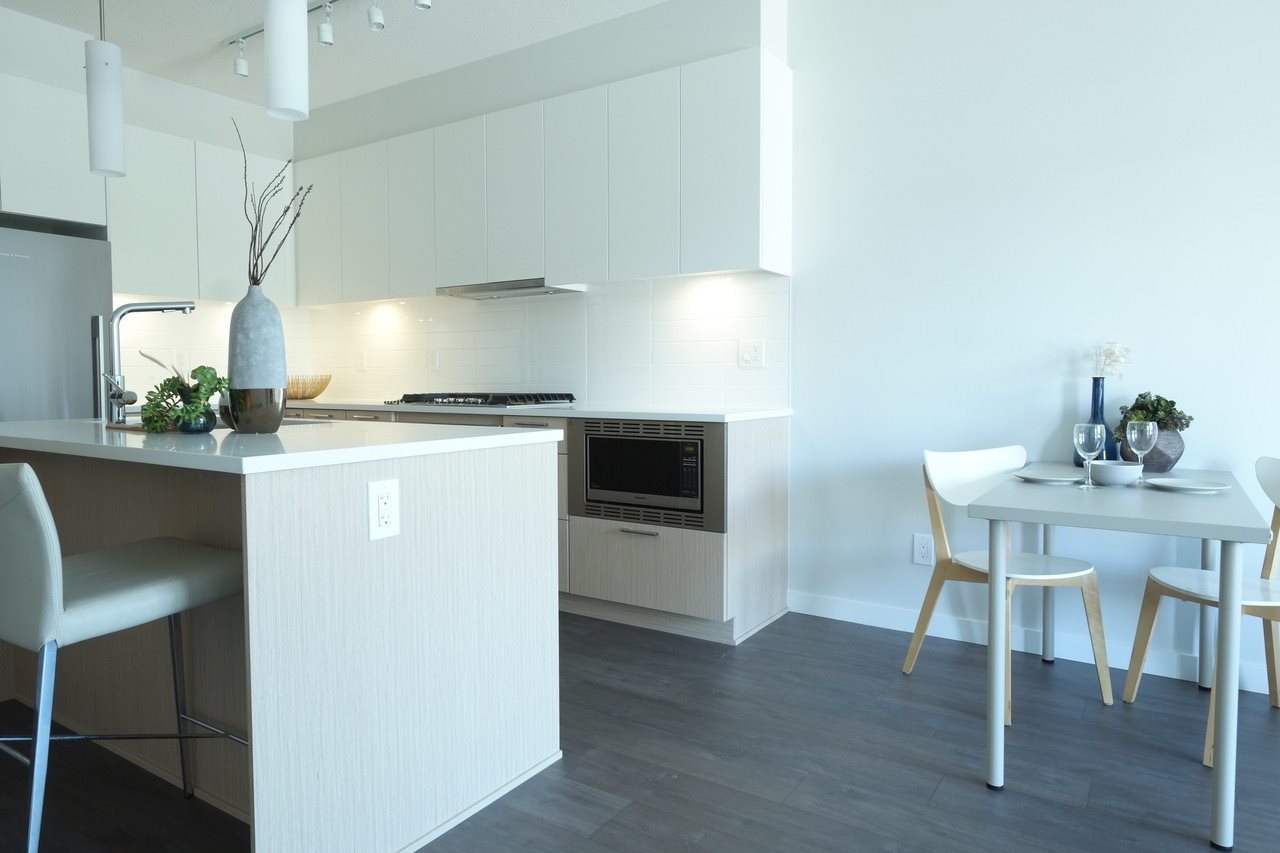5 at 210 - 625 E 3rd Street, Lower Lonsdale, North Vancouver 5 at 210 - 625 E 3rd Street, Lower Lonsdale, North Vancouver