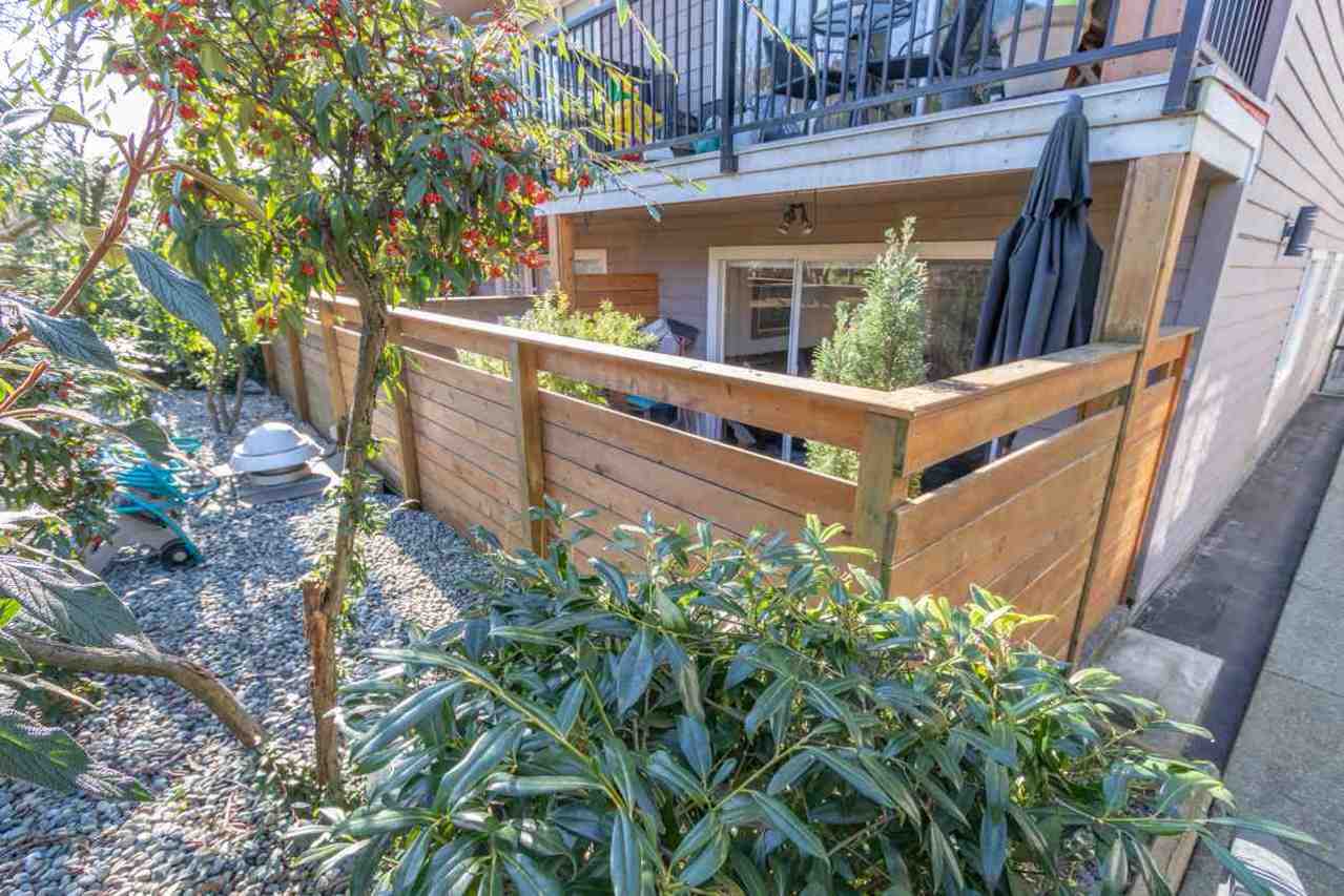 deck-fence at 2 - 137 E 5th Street, Lower Lonsdale, North Vancouver deck-fence at 2 - 137 E 5th Street, Lower Lonsdale, North Vancouver