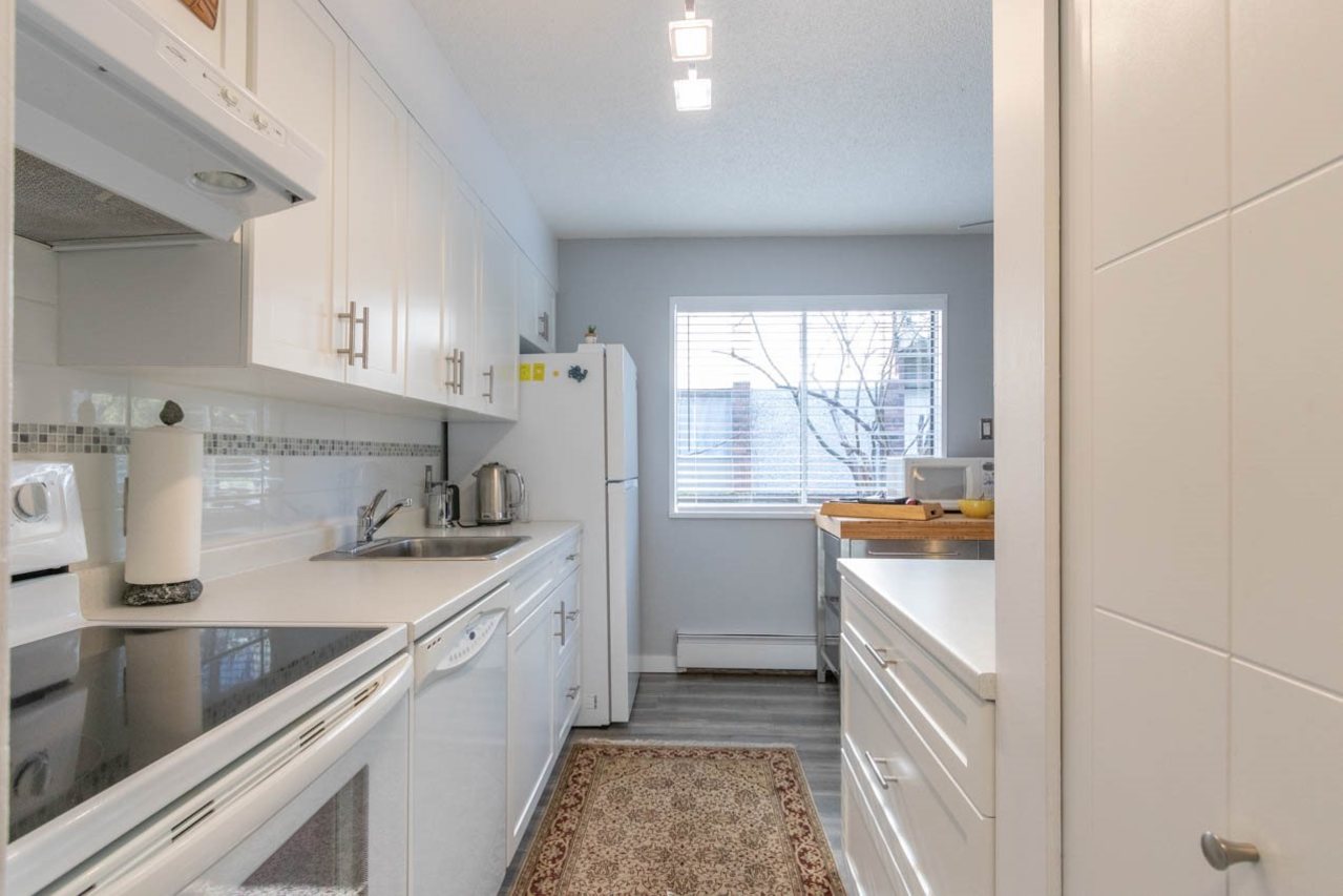 kitchen at 2 - 137 E 5th Street, Lower Lonsdale, North Vancouver