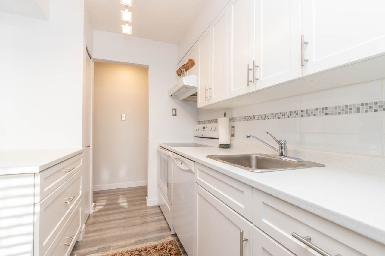 kitchen2 at 2 - 137 E 5th Street, Lower Lonsdale, North Vancouver kitchen2 at 2 - 137 E 5th Street, Lower Lonsdale, North Vancouver