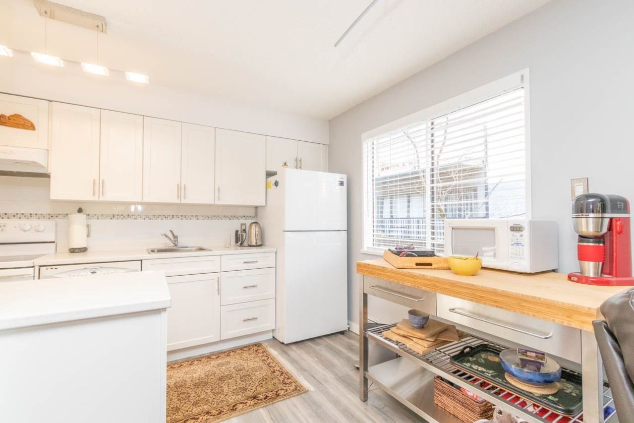 kitchen4 at 2 - 137 E 5th Street, Lower Lonsdale, North Vancouver kitchen4 at 2 - 137 E 5th Street, Lower Lonsdale, North Vancouver