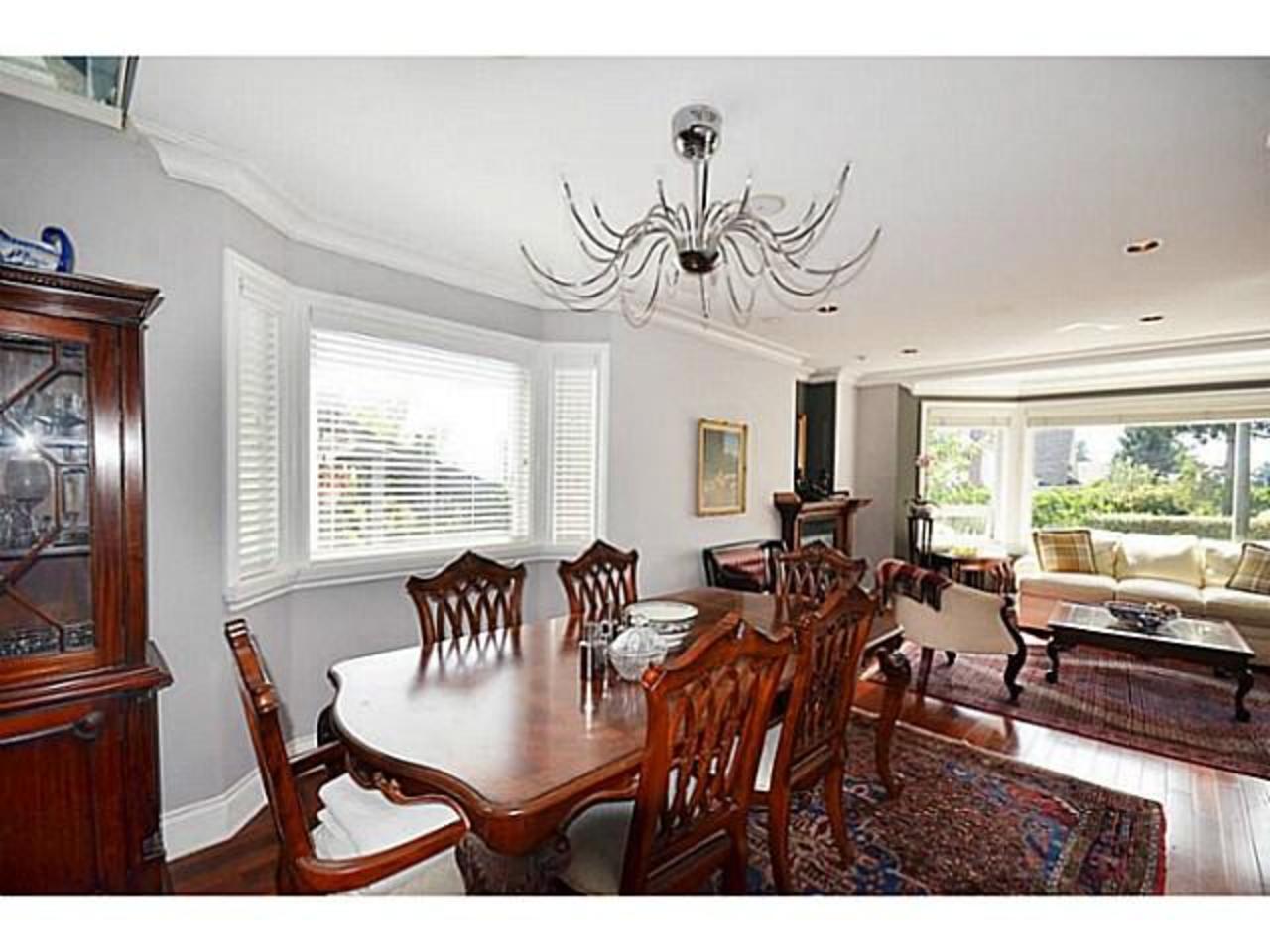 Dining at 2556 Chesterfield Avenue, Upper Lonsdale, North Vancouver Dining at 2556 Chesterfield Avenue, Upper Lonsdale, North Vancouver