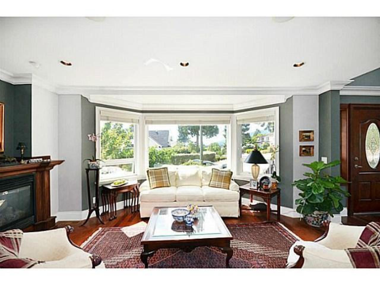 Living2 at 2556 Chesterfield Avenue, Upper Lonsdale, North Vancouver Living2 at 2556 Chesterfield Avenue, Upper Lonsdale, North Vancouver