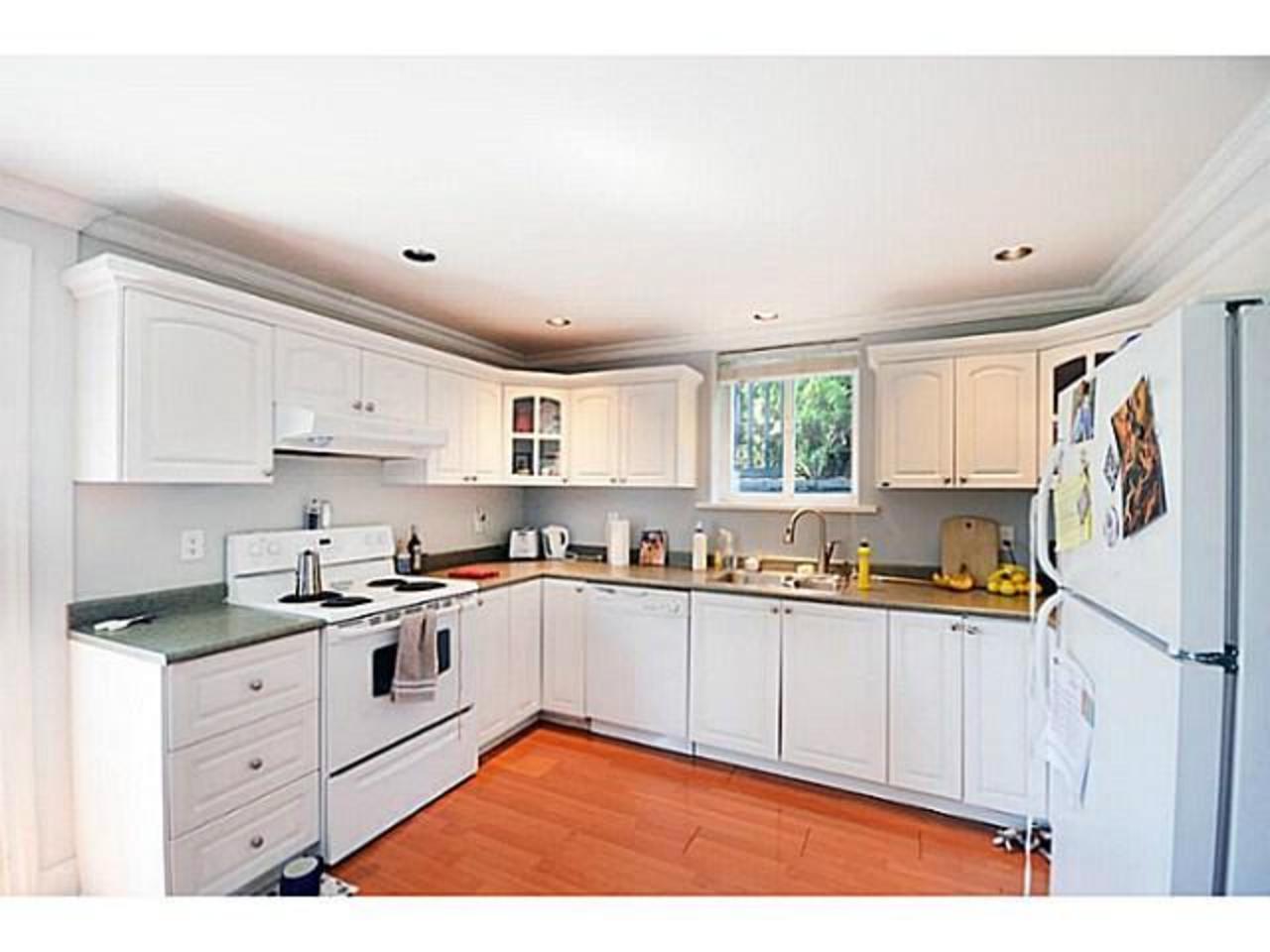 Suite-Kitchen at 2556 Chesterfield Avenue, Upper Lonsdale, North Vancouver Suite-Kitchen at 2556 Chesterfield Avenue, Upper Lonsdale, North Vancouver