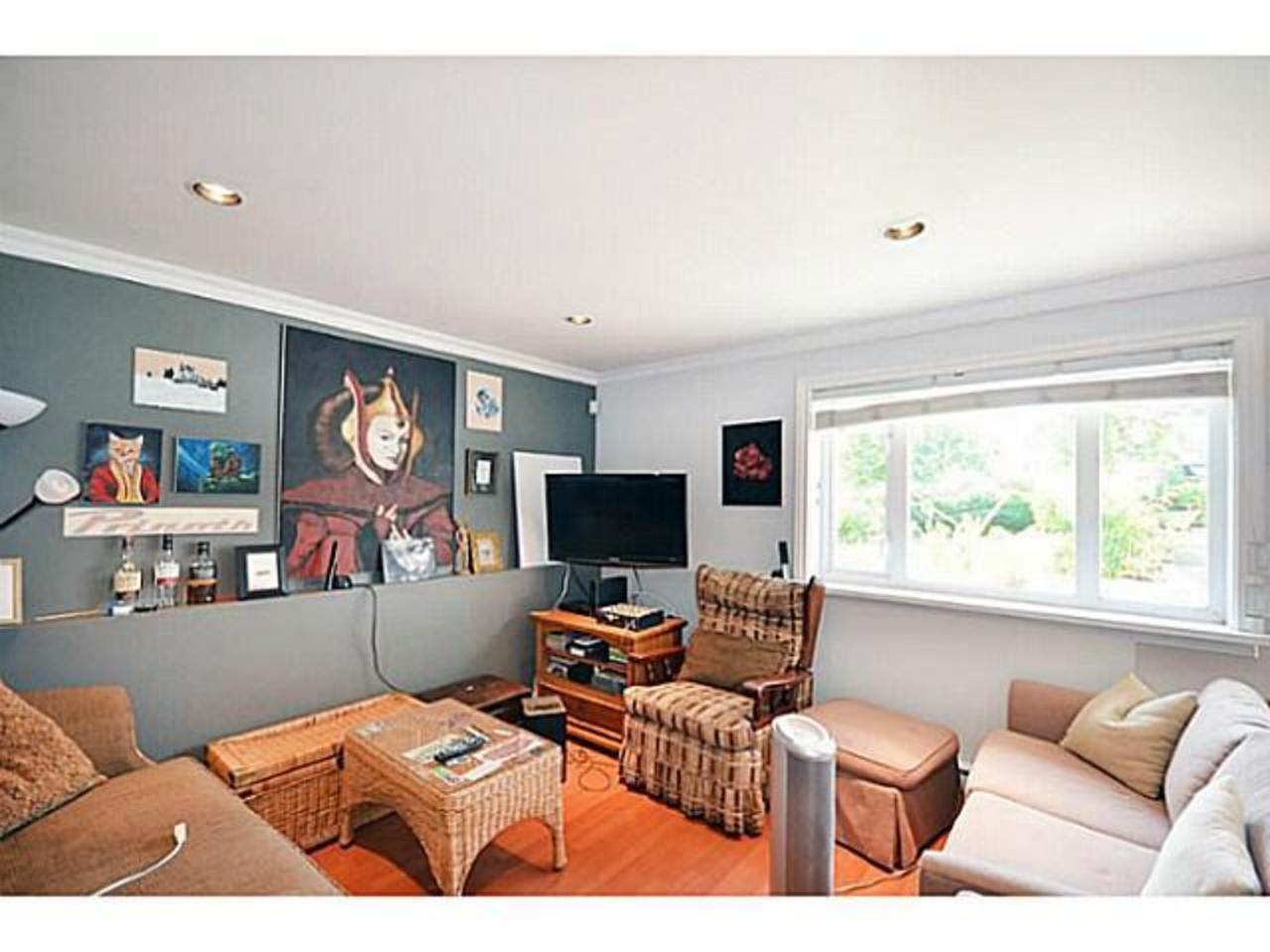 Suite at 2556 Chesterfield Avenue, Upper Lonsdale, North Vancouver Suite at 2556 Chesterfield Avenue, Upper Lonsdale, North Vancouver