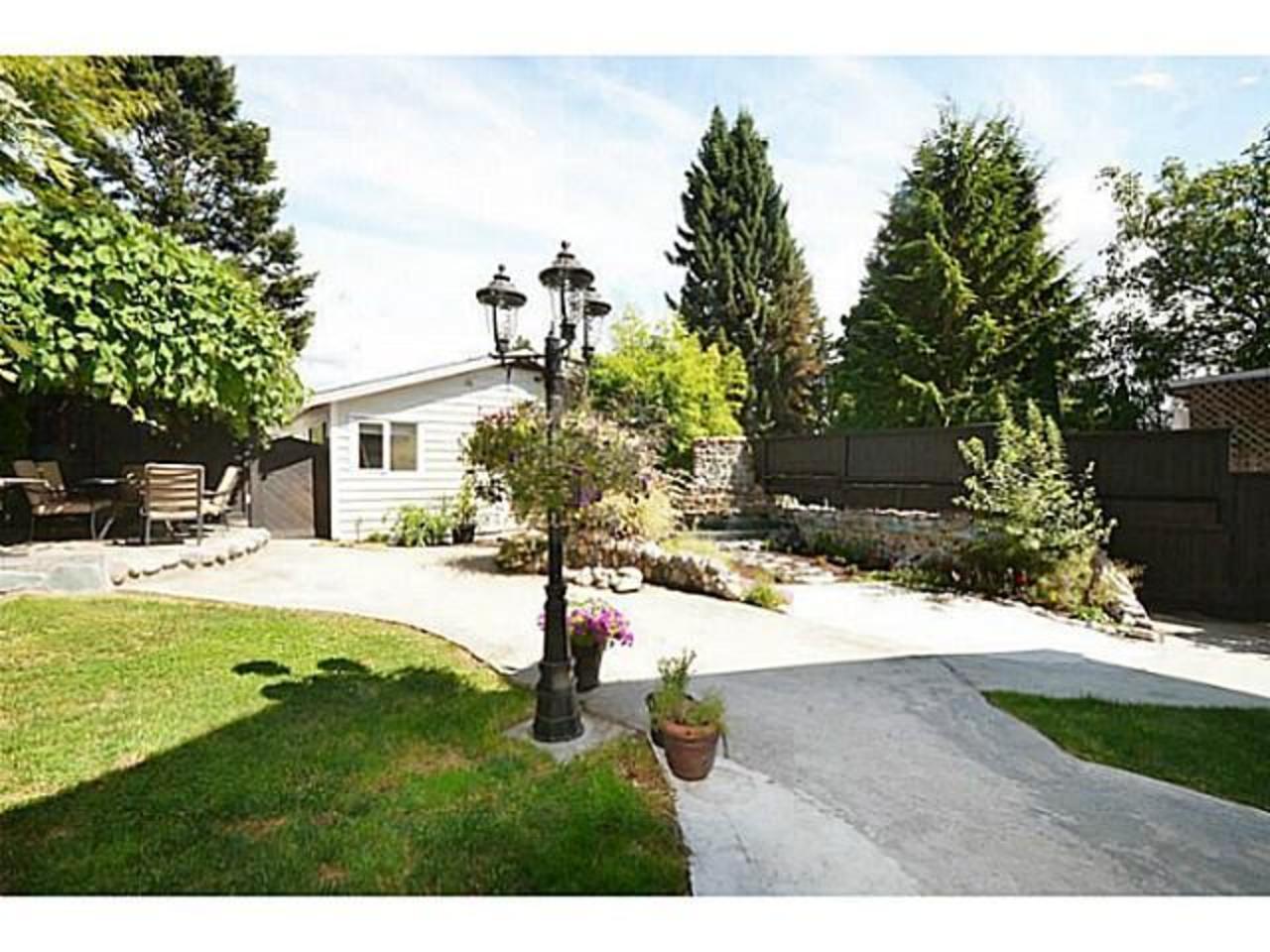 Yard at 2556 Chesterfield Avenue, Upper Lonsdale, North Vancouver Yard at 2556 Chesterfield Avenue, Upper Lonsdale, North Vancouver