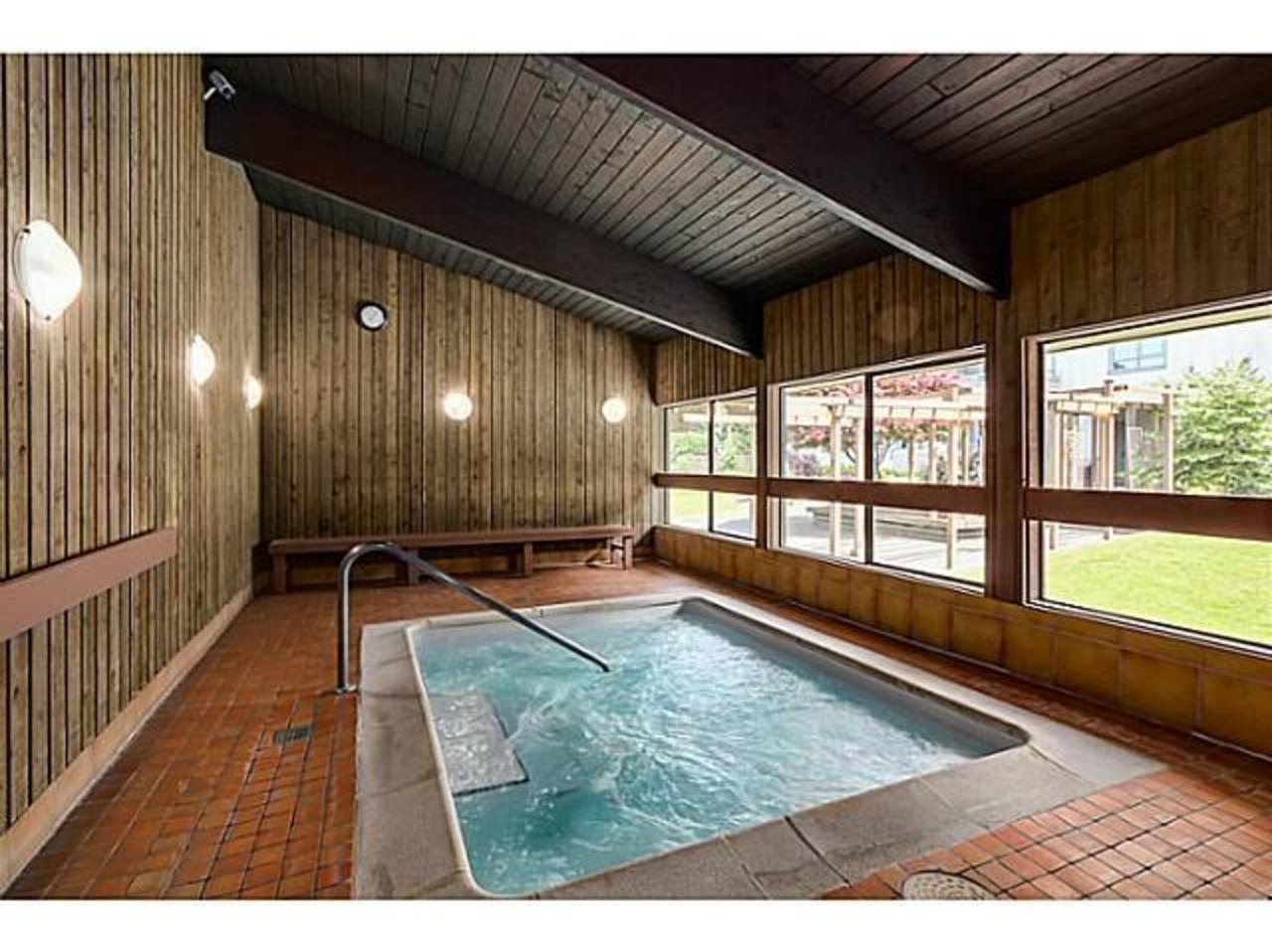 Jacuzzi at 2105 - 4160 Sardis Jacuzzi at 2105 - 4160 Sardis