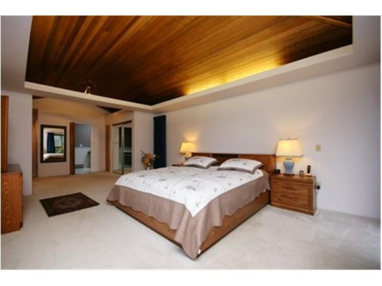 Master-Bedroom at 570 Bayview Road, Lions Bay, West Vancouver Master-Bedroom at 570 Bayview Road, Lions Bay, West Vancouver