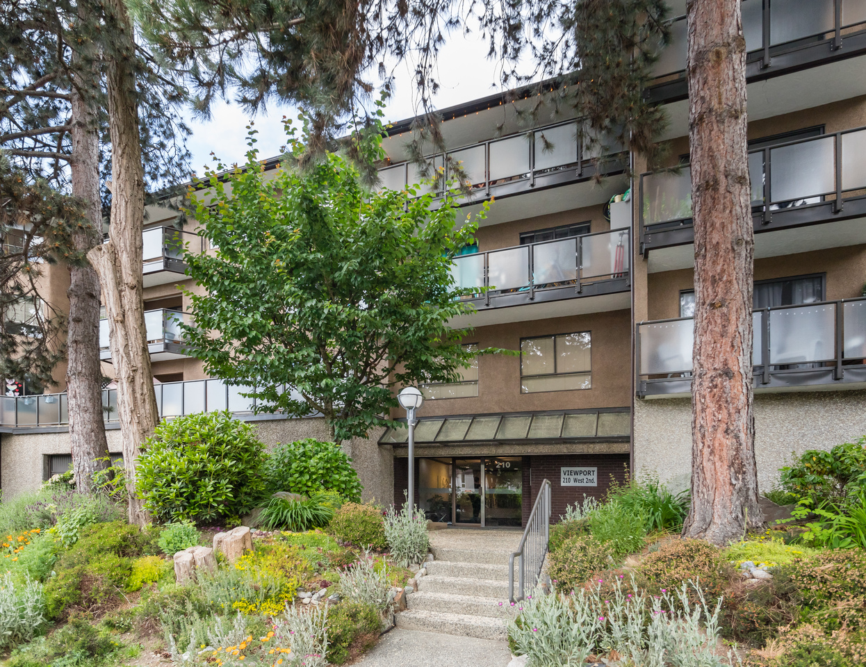 001 at 330 - 210 W 2nd Street, Lower Lonsdale, North Vancouver