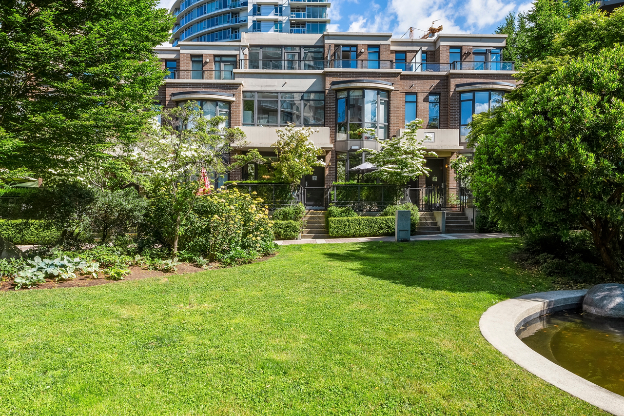162w1-332 at 162 West 1st Street, Lower Lonsdale, North Vancouver 162w1-332 at 162 West 1st Street, Lower Lonsdale, North Vancouver