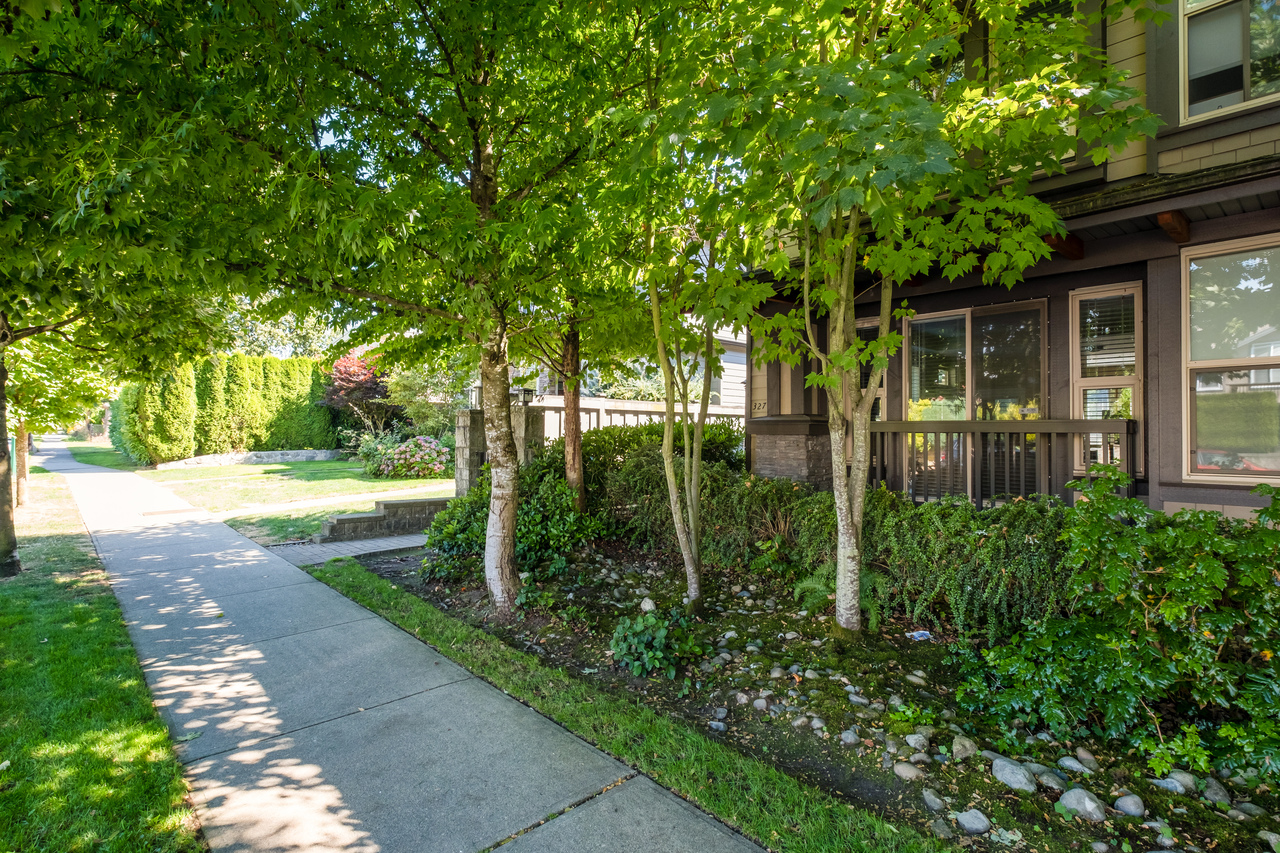 02 at 327 East 15th Street, Central Lonsdale, North Vancouver 02 at 327 East 15th Street, Central Lonsdale, North Vancouver