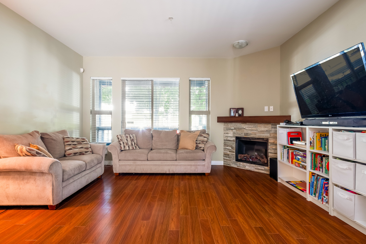 08 at 327 East 15th Street, Central Lonsdale, North Vancouver 08 at 327 East 15th Street, Central Lonsdale, North Vancouver
