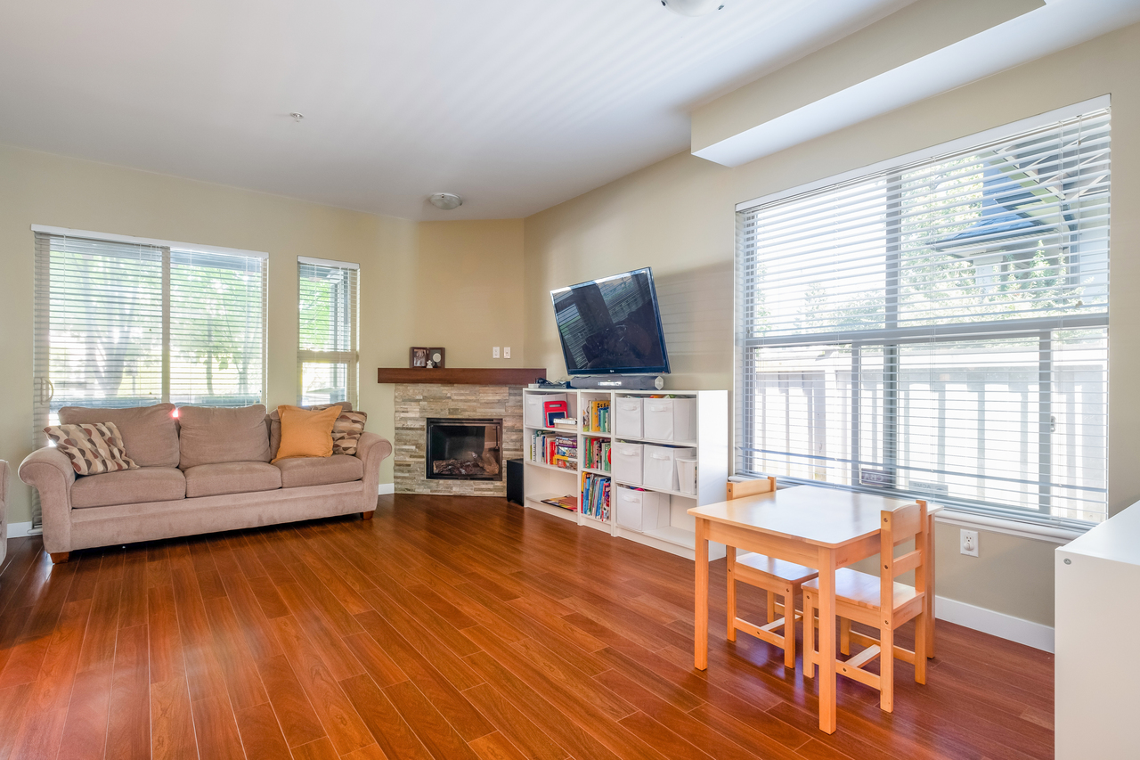 11 at 327 East 15th Street, Central Lonsdale, North Vancouver 11 at 327 East 15th Street, Central Lonsdale, North Vancouver