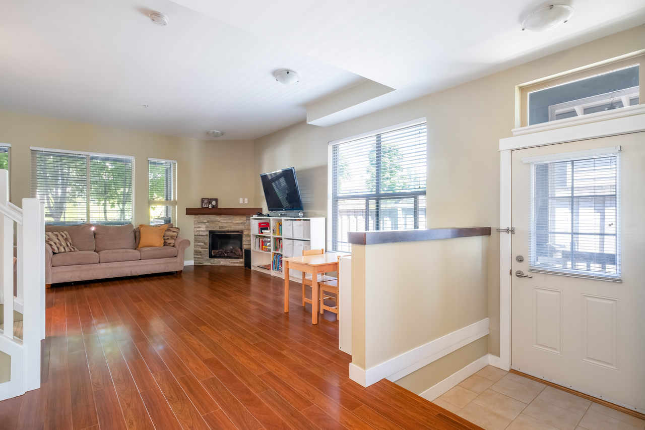 14 at 327 East 15th Street, Central Lonsdale, North Vancouver 14 at 327 East 15th Street, Central Lonsdale, North Vancouver