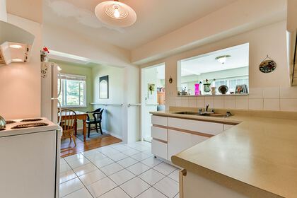 265-e-23rd-street-central-lonsdale-north-vancouver-04