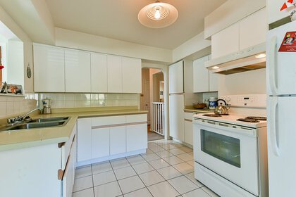 265-e-23rd-street-central-lonsdale-north-vancouver-05