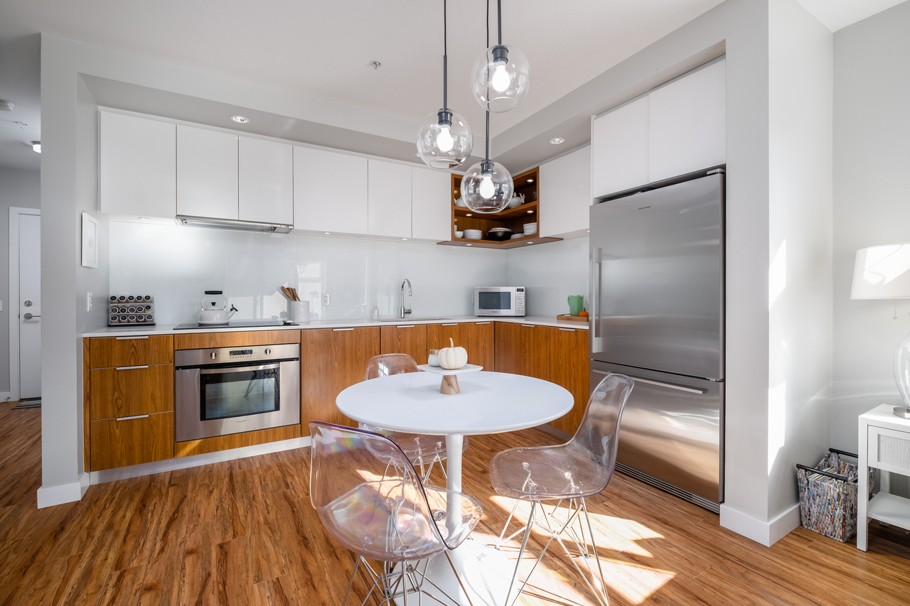 10 at 202 - 111 E 3rd Street, Lower Lonsdale, North Vancouver 10 at 202 - 111 E 3rd Street, Lower Lonsdale, North Vancouver