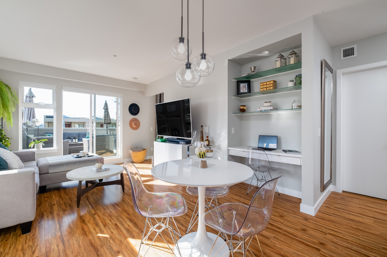 12 at 202 - 111 E 3rd Street, Lower Lonsdale, North Vancouver 12 at 202 - 111 E 3rd Street, Lower Lonsdale, North Vancouver