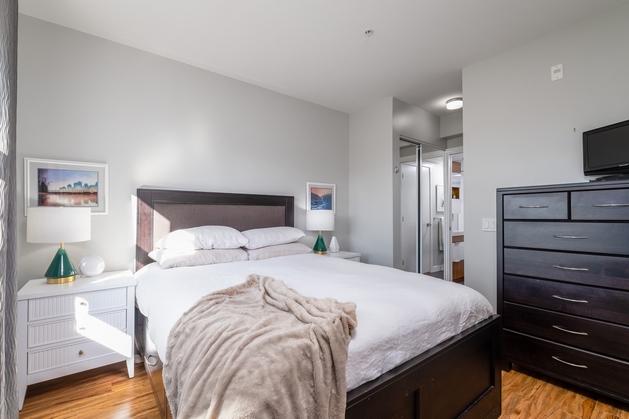 14 at 202 - 111 E 3rd Street, Lower Lonsdale, North Vancouver 14 at 202 - 111 E 3rd Street, Lower Lonsdale, North Vancouver